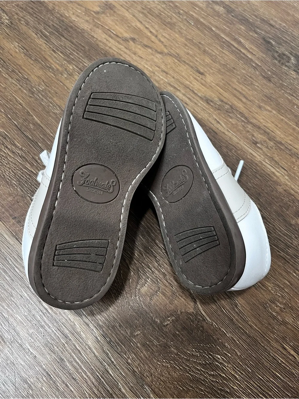 Footmates Kids Two-Tone Saddle Oxford Shoes in White and Beige Size 8